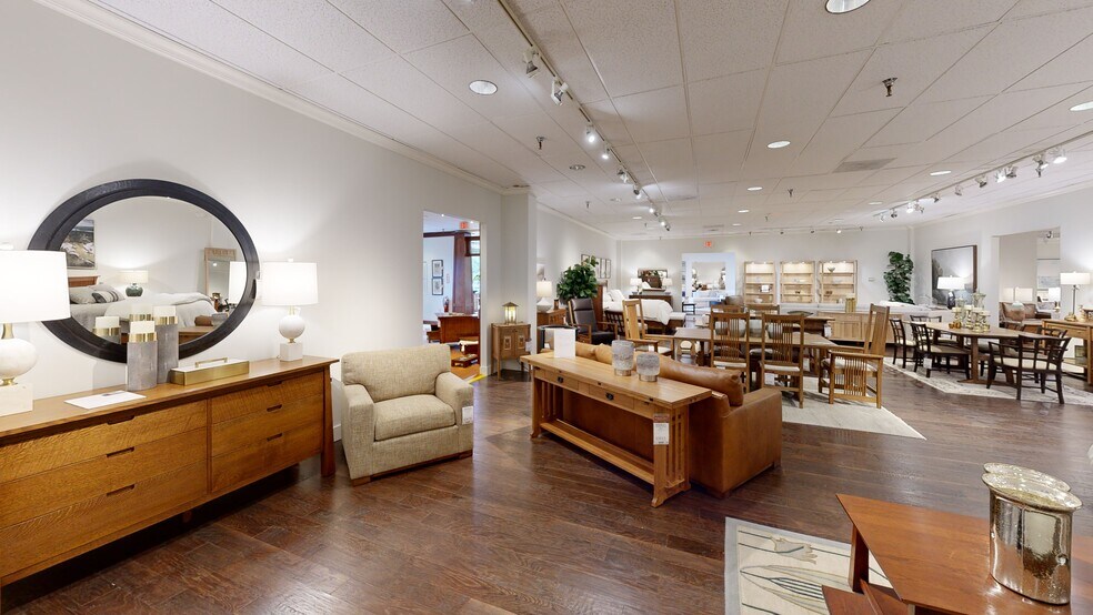 More Photos Of 151 Wolf Rd, Colonie Freestanding For Sale