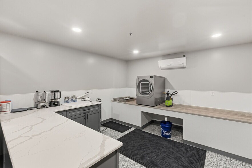More Photos Of 360 Rancho Dr, Windsor Self Storage For Sale