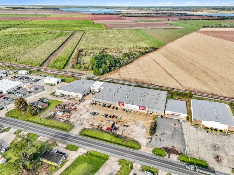 More Photos Of 902 NW Main St, Bunkie Showroom For Sale