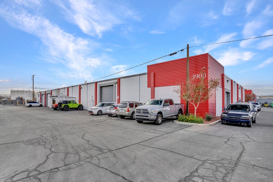 More Photos Of 3900 W Ponderosa Way, Las Vegas Warehouse For Sale