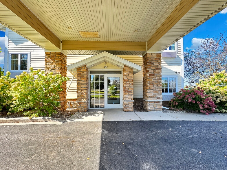 More Photos Of 1515 Planeview Dr, Oshkosh Hotel For Sale