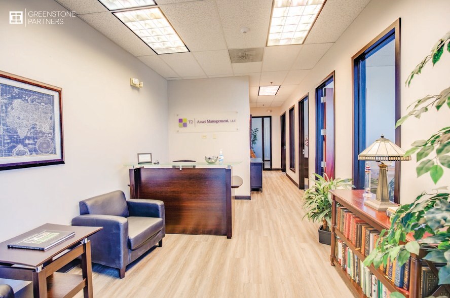 More Photos Of 1952 Mcdowell Rd, Naperville Business Park For Lease