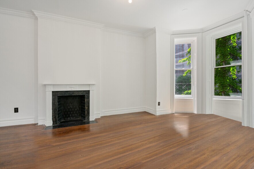 More Photos Of 19 E 75th St, New York Storefront Retail Office For Sale