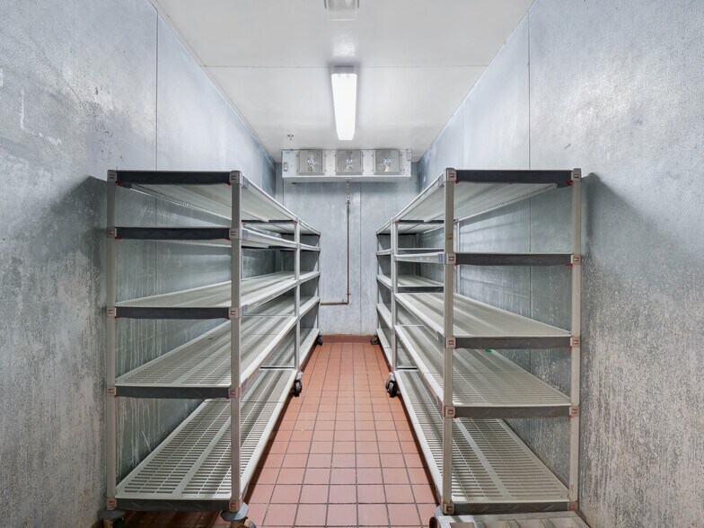 More Photos Of 1100 S Flower St, Los Angeles Office For Lease