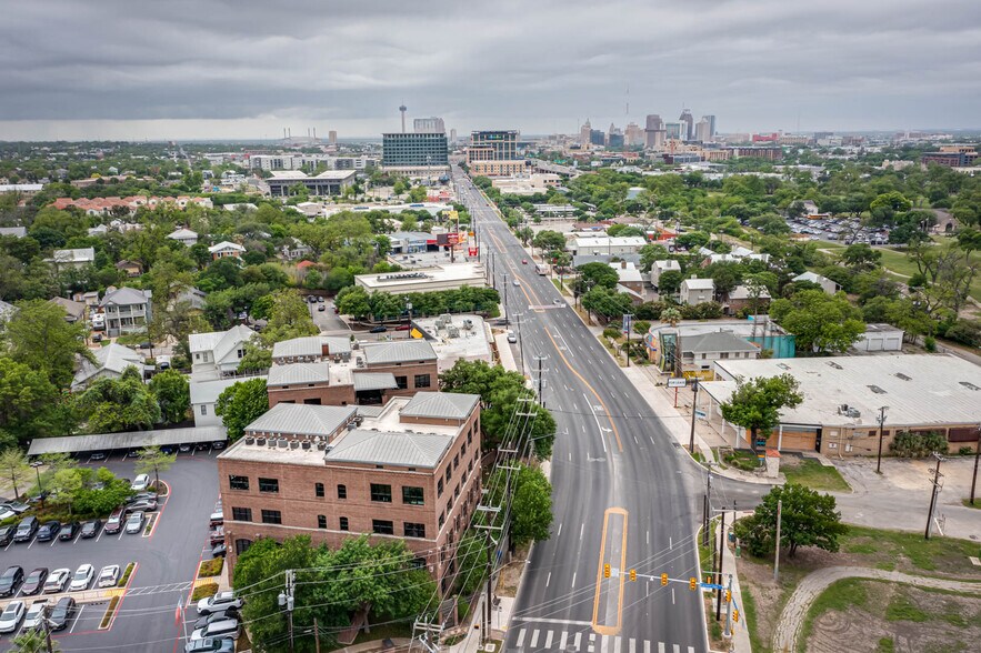 More Photos Of 2632 Broadway St, San Antonio Medical For Lease