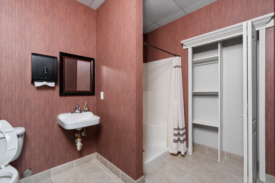 More Photos Of 600 W Salisbury St, Asheboro Medical For Lease