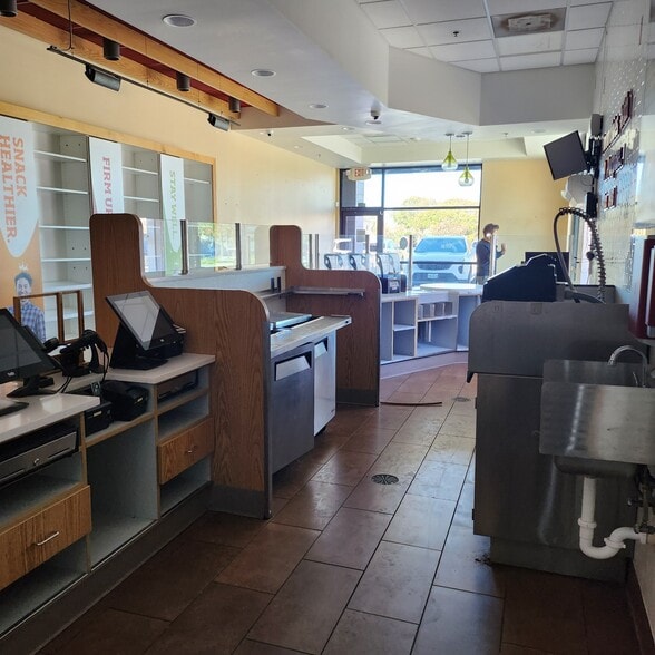 More Photos Of 1517 W Hebron Pkwy, Carrollton General Retail For Sale