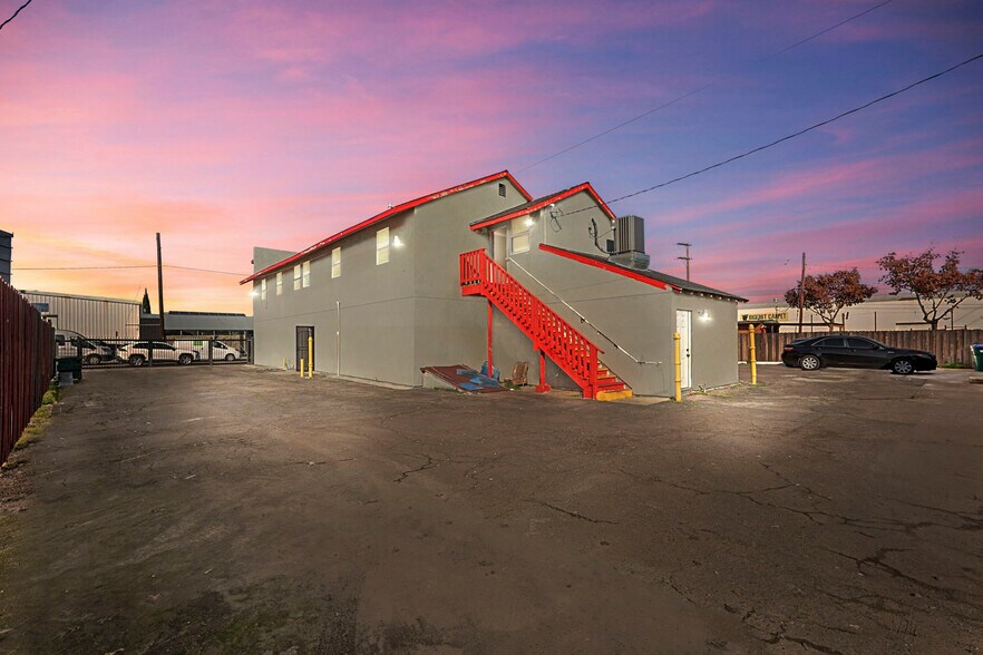 More Photos Of 104 E Lodi Ave, Lodi Storefront Retail Office For Sale