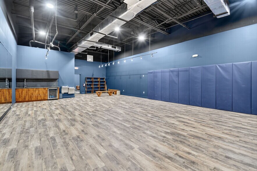 More Photos Of 2800 W State Road 84, Fort Lauderdale Showroom For Lease