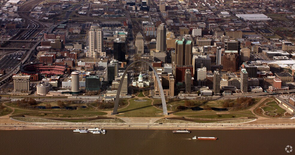 More Photos Of 10 S Broadway, Saint Louis Office For Lease