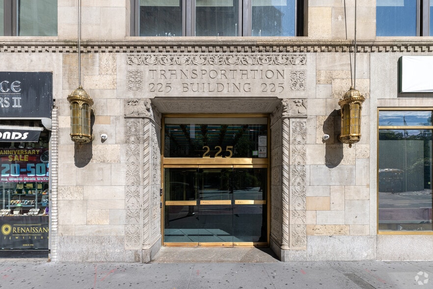 More Photos Of 225 Broadway, New York Office For Lease