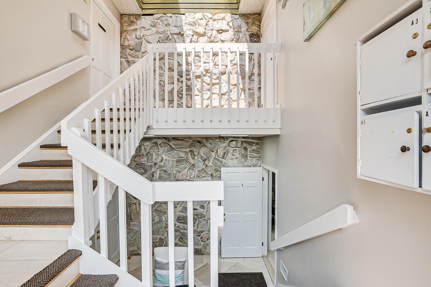 More Photos Of 894 Green St, Iselin Office For Sale