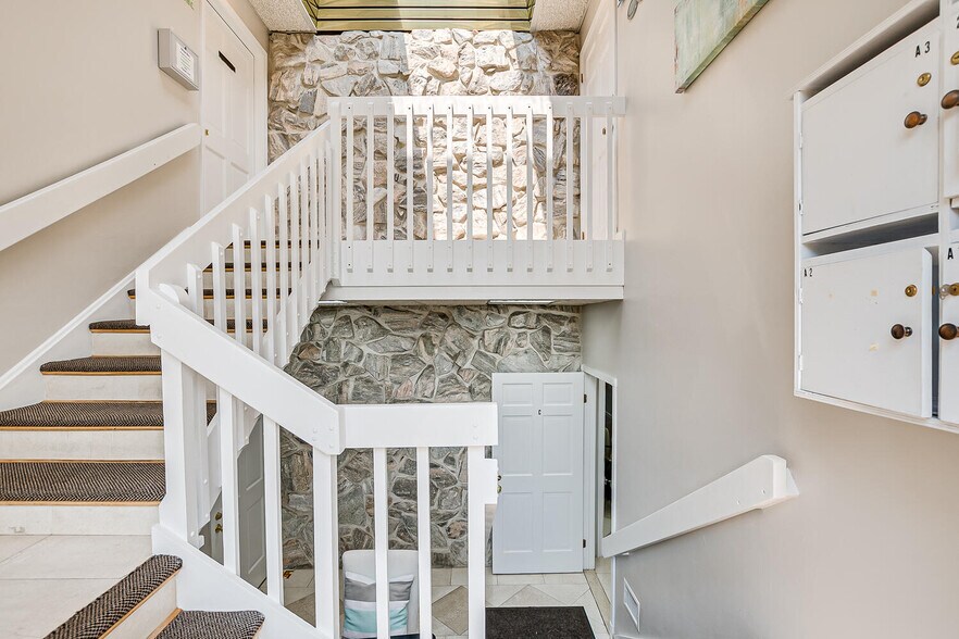 More Photos Of 894 Green St, Iselin Office For Lease