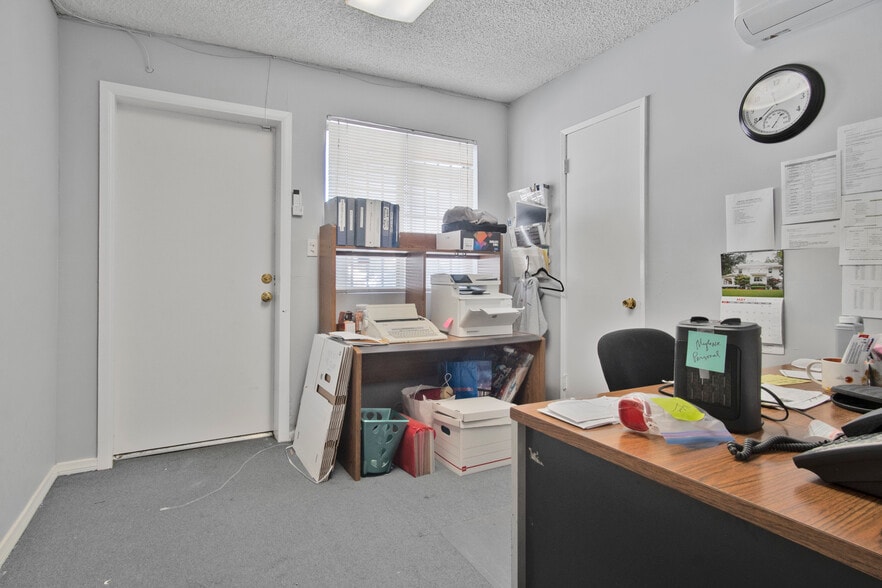 More Photos Of 18650 Parthenia St, Northridge Service For Sale