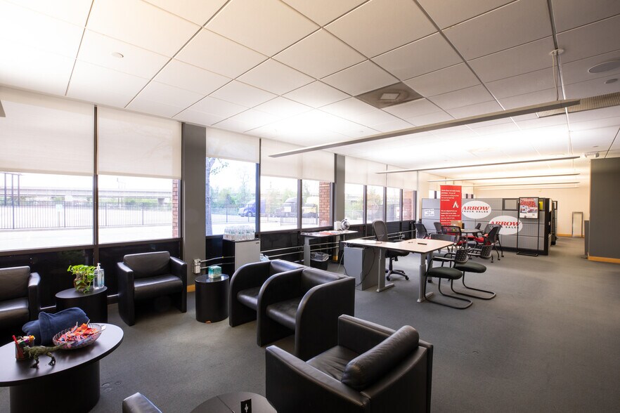 More Photos Of 3200 Manchester Tfwy, Kansas City Office For Sale