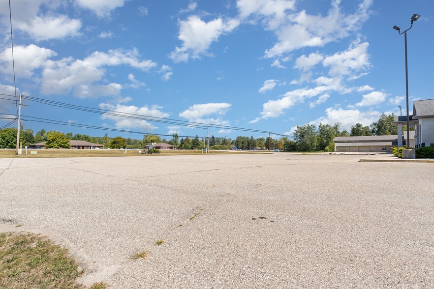 More Photos Of 4489 M 61, Standish Healthcare For Sale