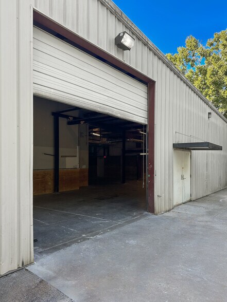 More Photos Of 396 Senoia Rd, Tyrone Light Manufacturing For Lease