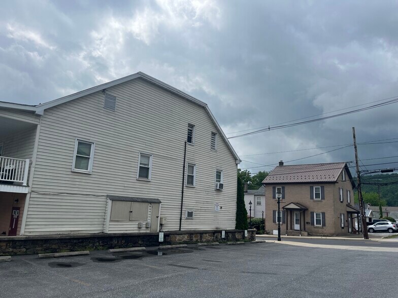 More Photos Of 1 E Main St, Thurmont Storefront Retail Office For Lease