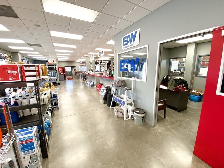 More Photos Of 3625 Highway 290 W, Brenham Warehouse For Sale