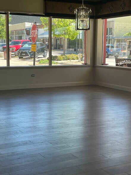 More Photos Of 921 Halsell St, Bridgeport General Retail For Sale