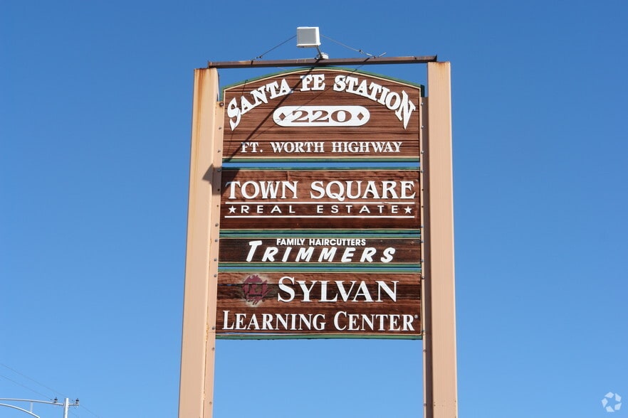 More Photos Of 220-224 Fort Worth Hwy, Weatherford Freestanding For Lease