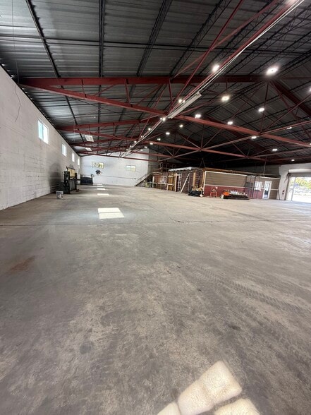 More Photos Of 936 Edith Ave, Lakeland Industrial For Sale
