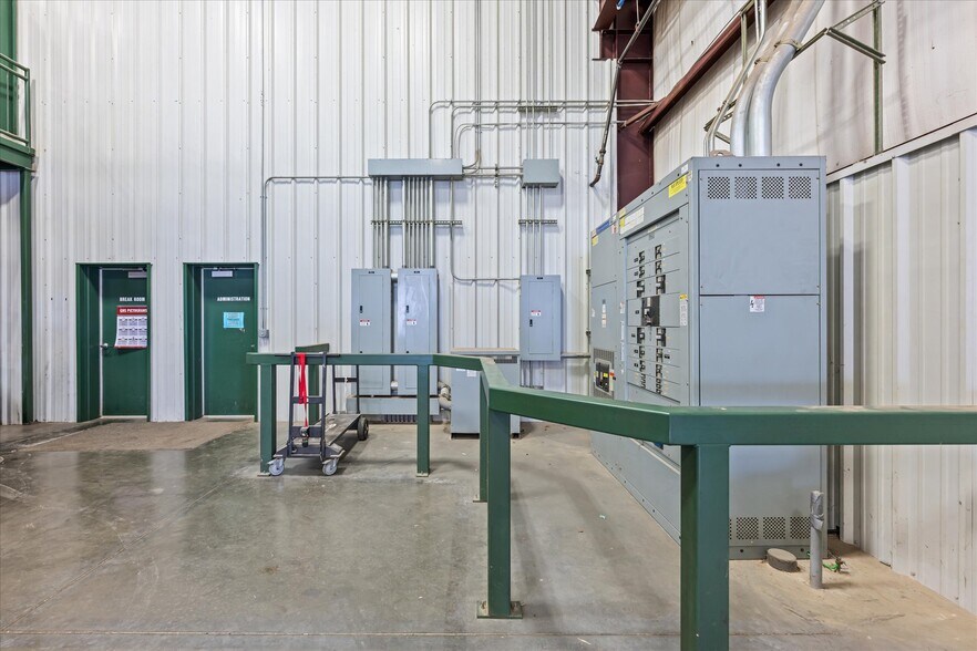 More Photos Of 12400 S Sunnylane Rd, Moore Manufacturing For Lease