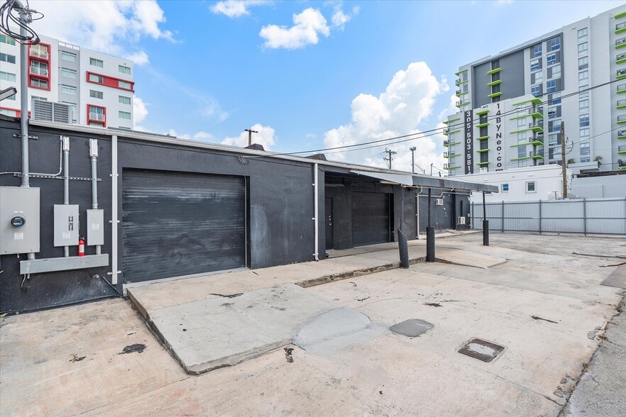 More Photos Of 1500 NW 36th St, Miami Storefront Retail Office For Lease