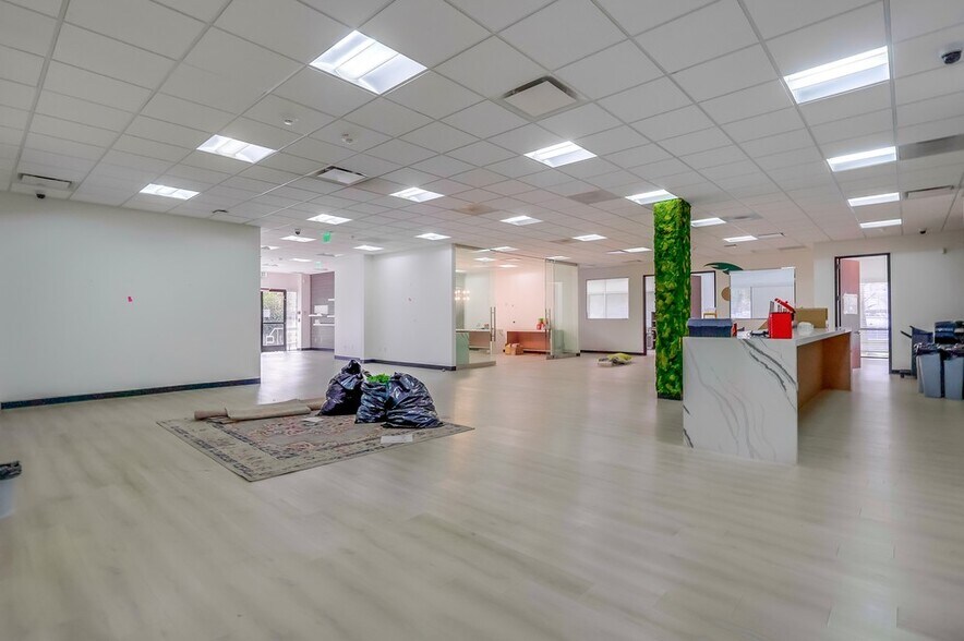 More Photos Of 5947-5951 Variel Ave, Woodland Hills Office For Sale