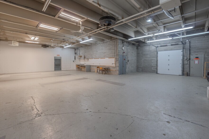 More Photos Of 8540 Av 10e, Montréal Warehouse For Sale