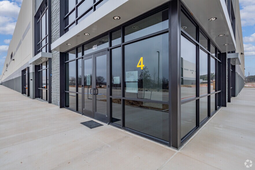 More Photos Of Eckhert Rd @ Bandera Rd, San Antonio Distribution For Lease