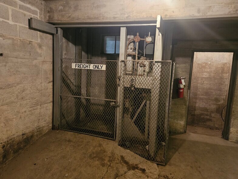 More Photos Of 173 Water St, Bridgeton Warehouse For Sale