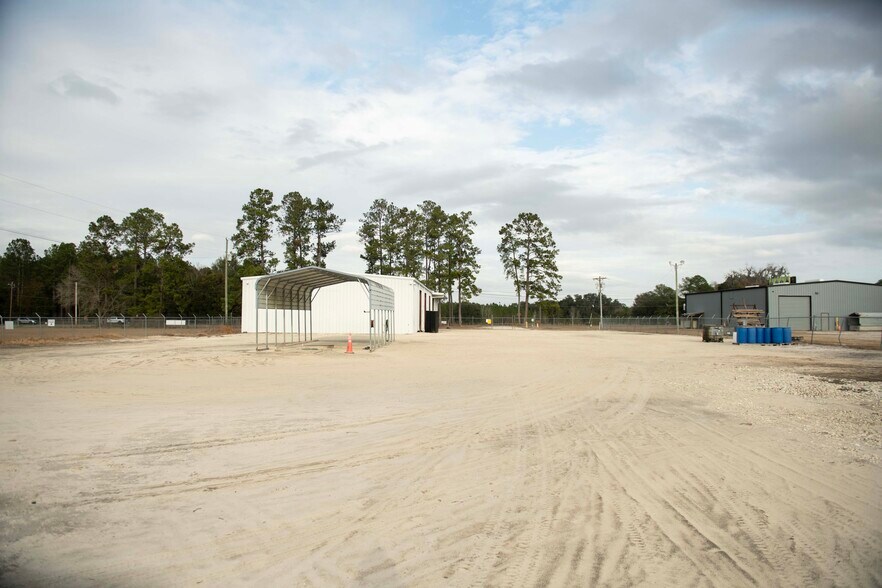 More Photos Of 4134 US 441, Lake City Light Manufacturing For Lease
