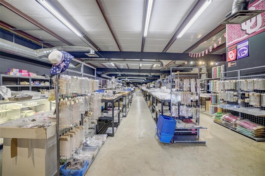 More Photos Of 4625 NW 10th St, Oklahoma City Distribution For Sale
