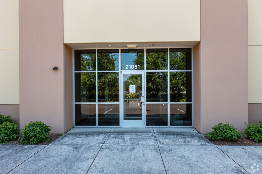 More Photos Of 21051-21099 SW 115th Ave, Tualatin Warehouse For Lease