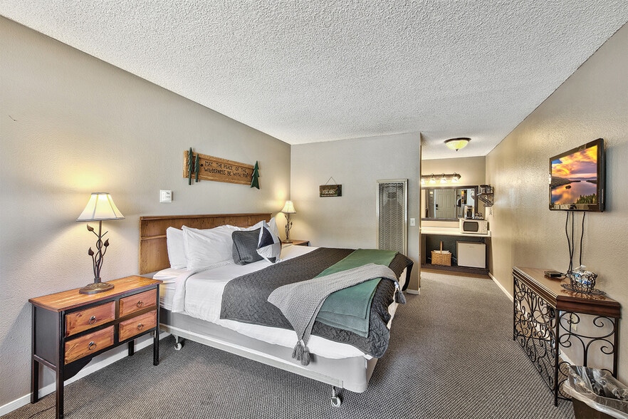 More Photos Of 1072 Ski Run Blvd, South Lake Tahoe Hotel For Sale
