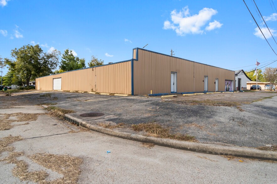 More Photos Of 1018 Shaver St, Pasadena Warehouse For Sale