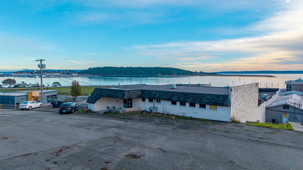 More Photos Of 930 SE Pioneer Way, Oak Harbor General Retail For Sale