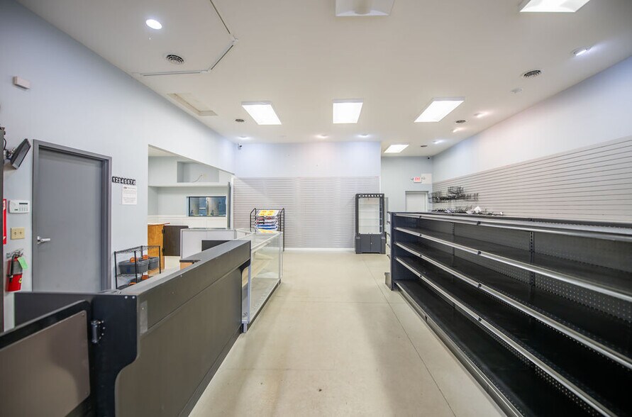 More Photos Of 1315 N Wooster Ave, Strasburg Freestanding For Lease