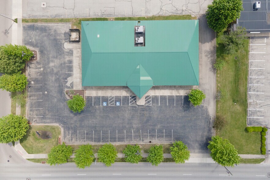 More Photos Of 5600 Bigger Rd, Kettering Freestanding For Lease