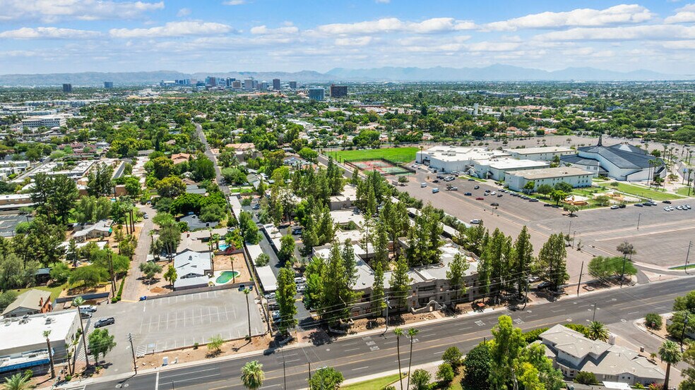 More Photos Of 301 E Bethany Home Rd, Phoenix Office For Lease