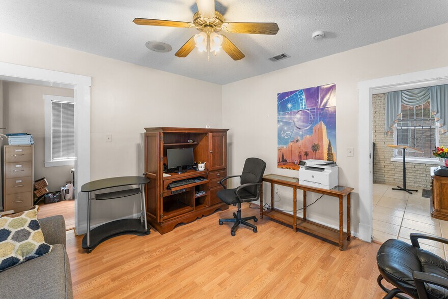 More Photos Of 902 W 36th St, Savannah Religious Facility For Lease