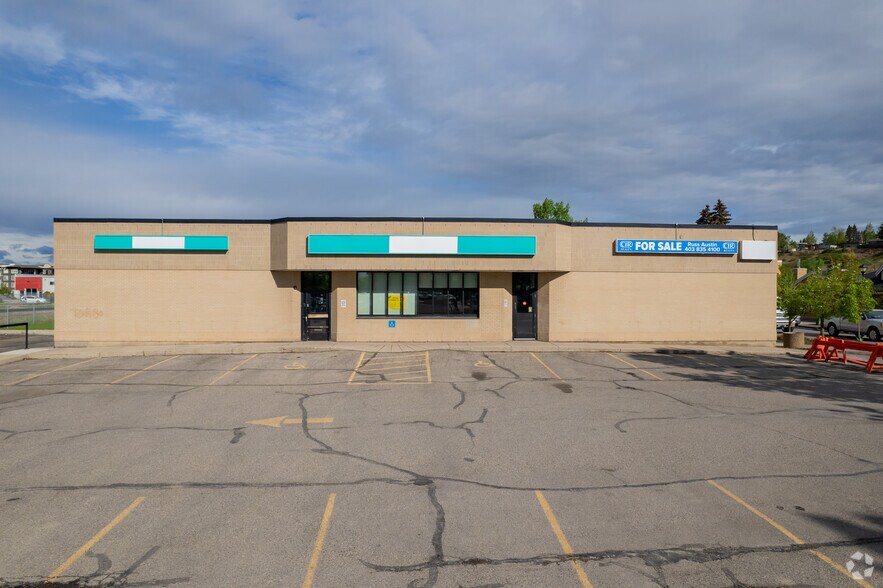 More Photos Of 305 1st St W, Cochrane Freestanding For Lease