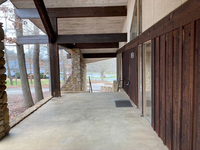 More Photos Of 701 Hartness Rd, Statesville Medical For Sale