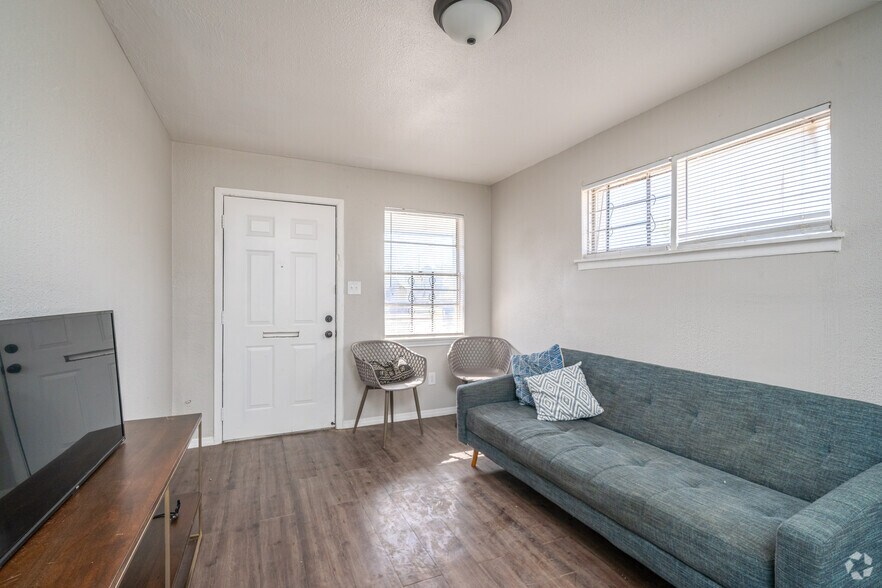 More Photos Of 5716 Pickfair St, Houston Apartments For Sale
