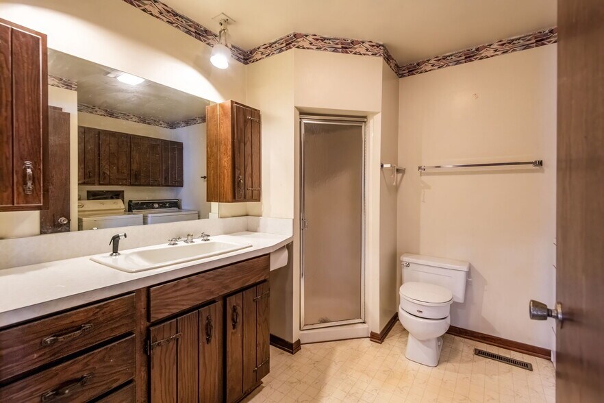 More Photos Of 812 6th St, Harlan Apartments For Sale