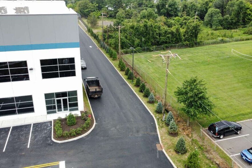 More Photos Of 110 Belmont Dr, Somerset Warehouse For Lease