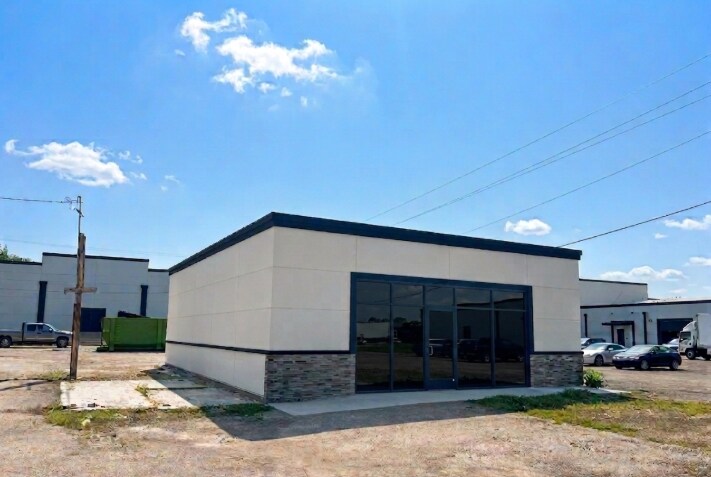 Primary Photo Of 11618 Harry Hines Blvd, Dallas Showroom For Lease