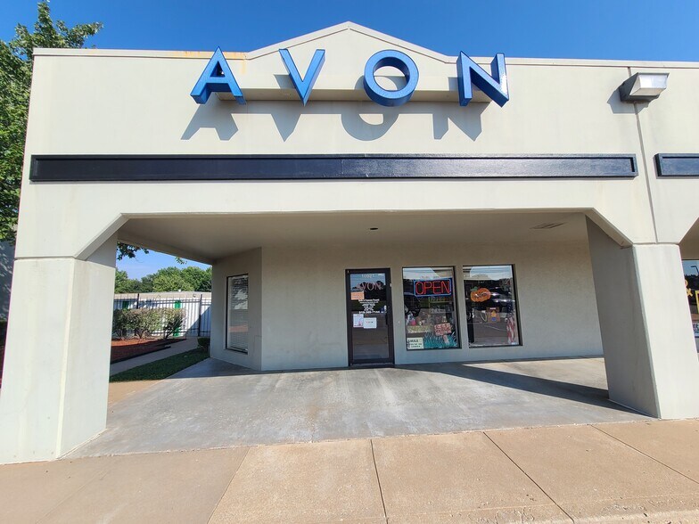 More Photos Of 11001-11013 S Memorial Dr, Tulsa Unknown For Lease