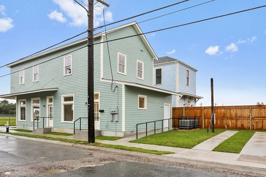 More Photos Of 4999 Burgundy St, New Orleans Storefront Retail Residential For Lease